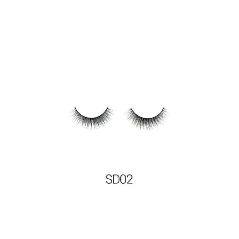 LAFLARE SD02 natural wispy 3D faux mink lashes pair on white background for subtle volume
