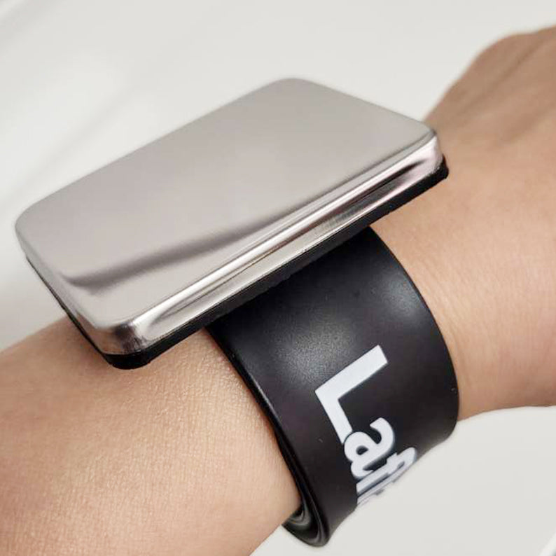 LAFLARE magnetic wrist band for hairstylists black silicone band with stainless steel magnetic plate on wrist