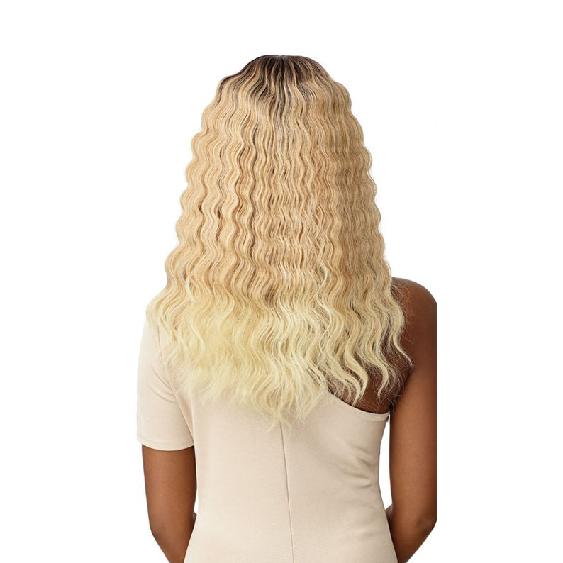 OUTRE 18 inch lace front wig with blonde wavy hair worn by model seen from back